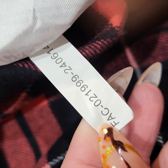 Cakeworthy Deadpool Flannel - Picture 13 of 14